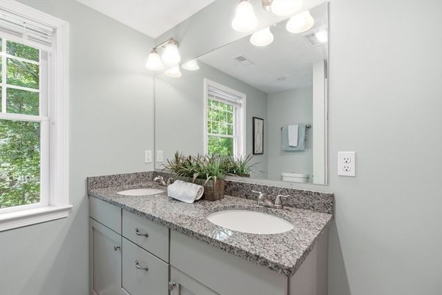 202 Quaker Rd, Falmouth, MA 02540