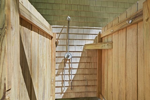 202 Quaker Rd, Falmouth, MA 02540