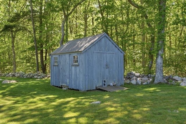 202 Quaker Rd, Falmouth, MA 02540