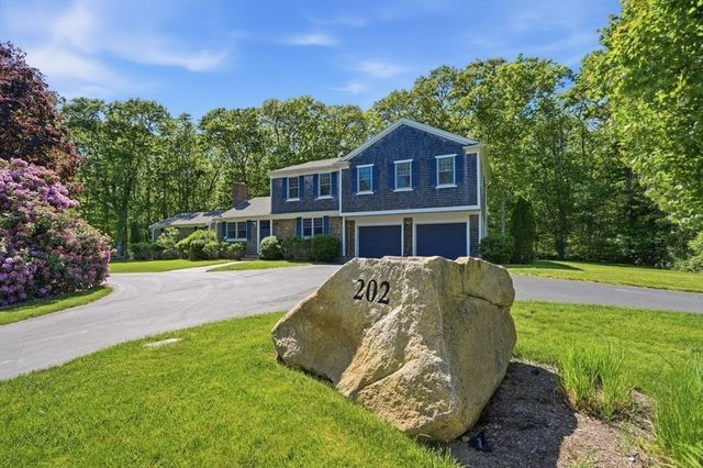 202 Quaker Rd, Falmouth, MA 02540