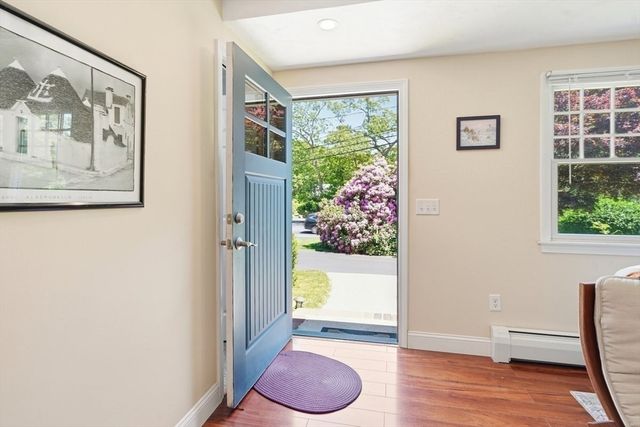 202 Quaker Rd, Falmouth, MA 02540