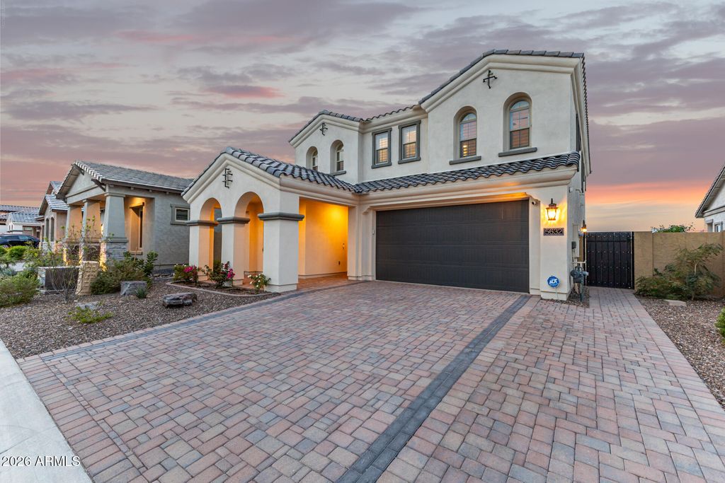 Image 10 of property listing at 5632 E SANDIA Street, Mesa, AZ 85215