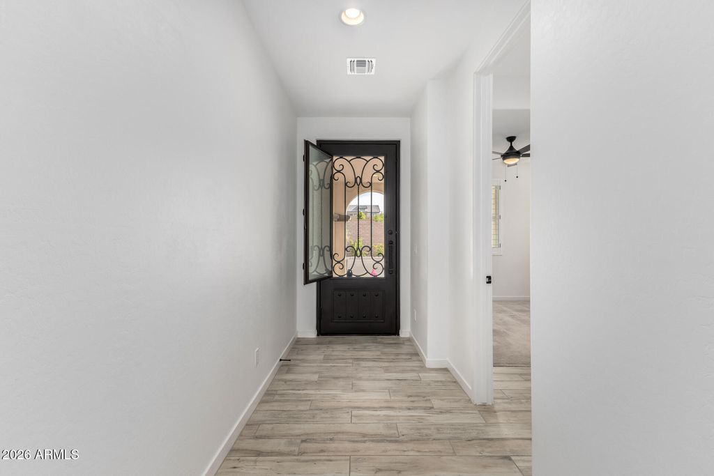 Image 15 of property listing at 5632 E SANDIA Street, Mesa, AZ 85215
