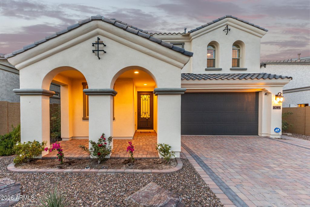 Image 8 of property listing at 5632 E SANDIA Street, Mesa, AZ 85215