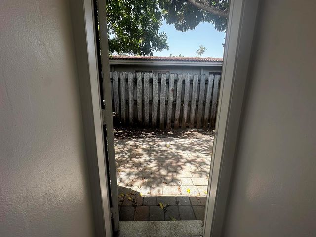 2000 NE 17TH Street 2, Fort Lauderdale, FL 33305