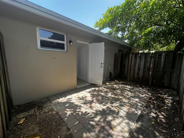 2000 NE 17TH Street 2, Fort Lauderdale, FL 33305