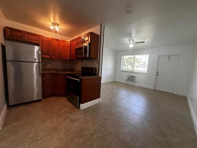 2000 NE 17TH Street 2, Fort Lauderdale, FL 33305
