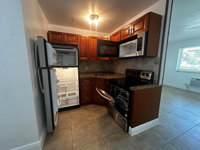 2000 NE 17TH Street 2, Fort Lauderdale, FL 33305