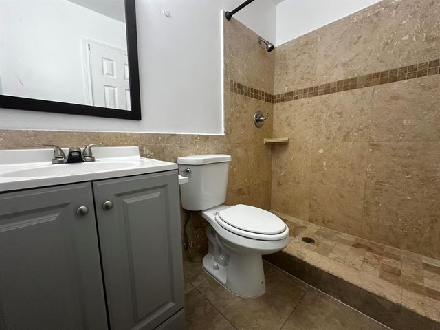 2000 NE 17TH Street 2, Fort Lauderdale, FL 33305