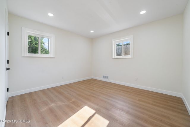 33 Glen Road, Howell, NJ 07731