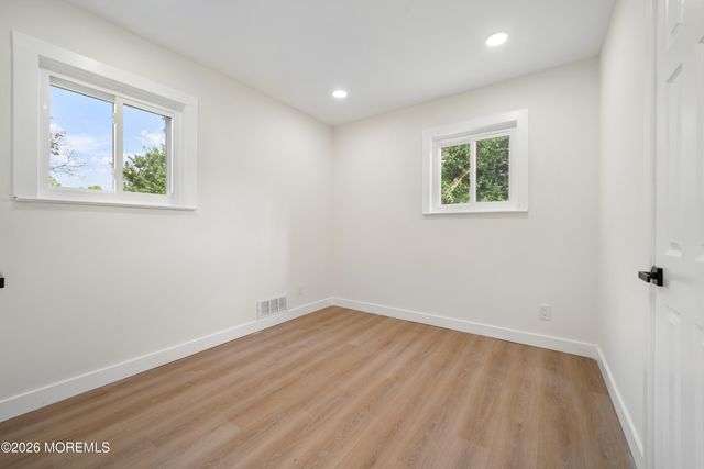 33 Glen Road, Howell, NJ 07731