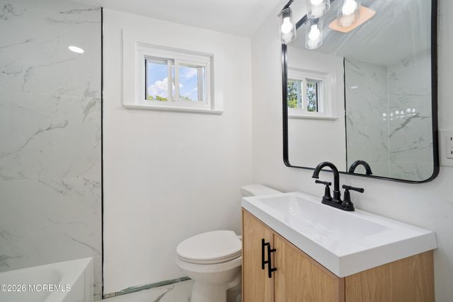 33 Glen Road, Howell, NJ 07731