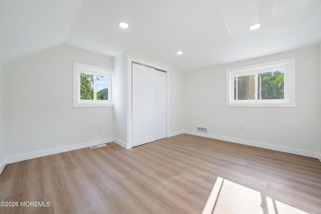 33 Glen Road, Howell, NJ 07731
