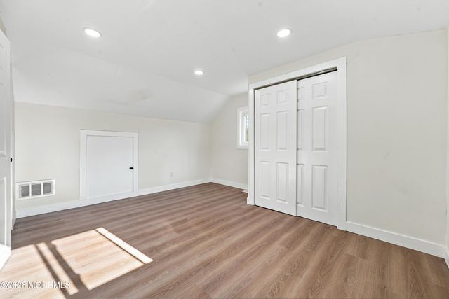 33 Glen Road, Howell, NJ 07731