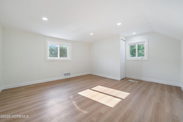 33 Glen Road, Howell, NJ 07731