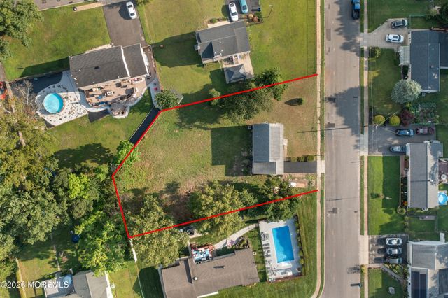 33 Glen Road, Howell, NJ 07731