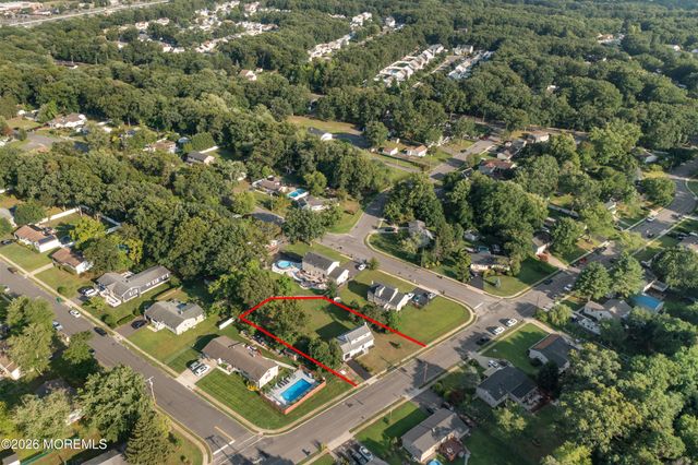 33 Glen Road, Howell, NJ 07731