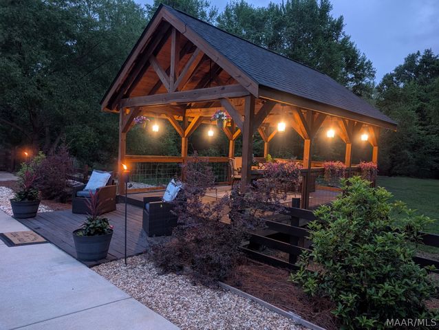 939 Richfield Road, Deatsville, AL 36022