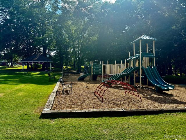 939 Richfield Road, Deatsville, AL 36022