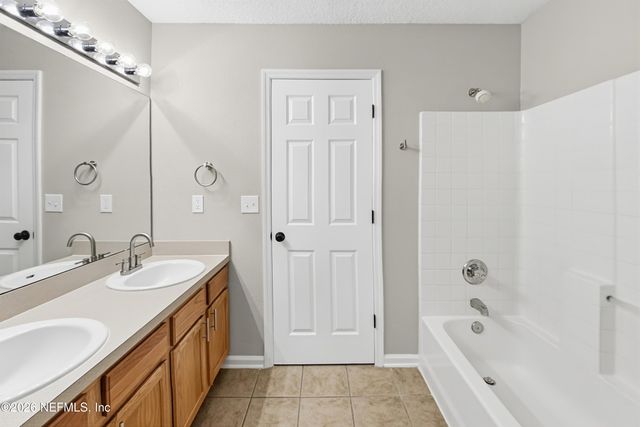 8050 LEAFCREST Drive, Jacksonville, FL 32244