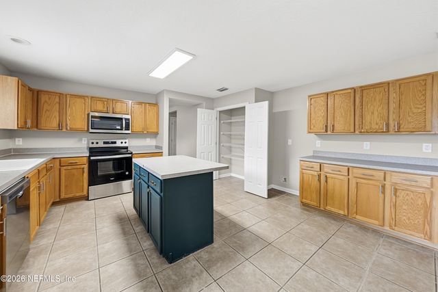 8050 LEAFCREST Drive, Jacksonville, FL 32244