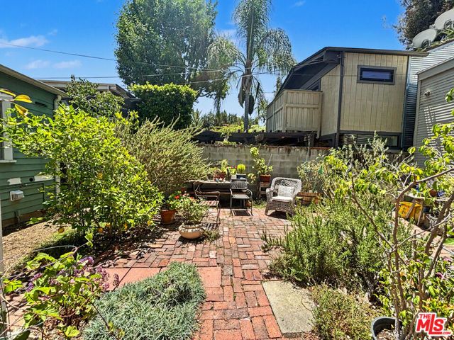 2139 Holly Drive, Los Angeles, CA 90068