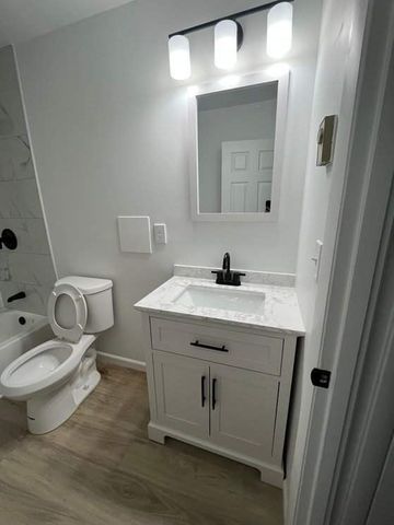 31 Vine St 22, Weymouth, MA 02188