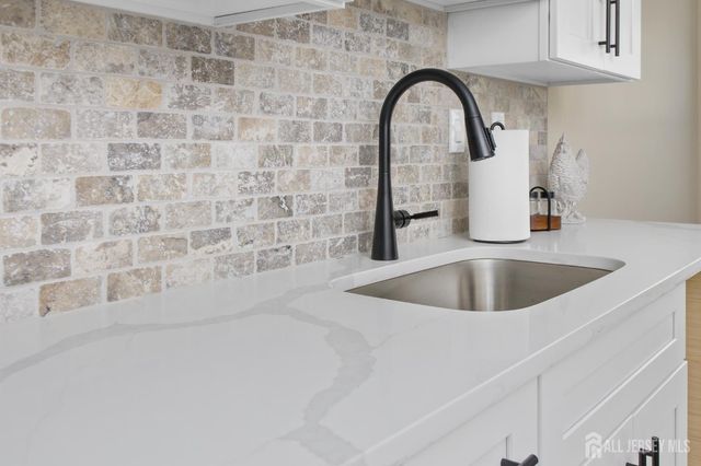 14 Dorchester Drive, Monroe, NJ 08831