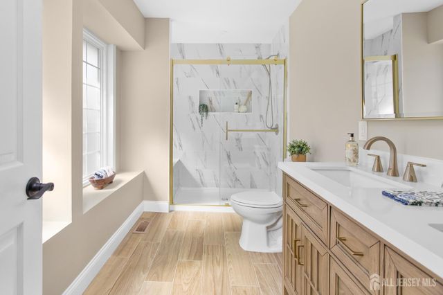 14 Dorchester Drive, Monroe, NJ 08831