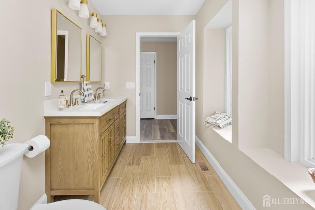 14 Dorchester Drive, Monroe, NJ 08831