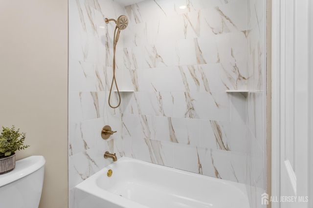 14 Dorchester Drive, Monroe, NJ 08831