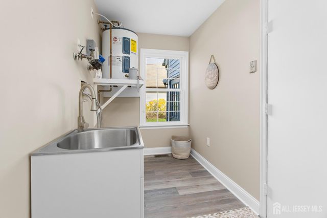 14 Dorchester Drive, Monroe, NJ 08831