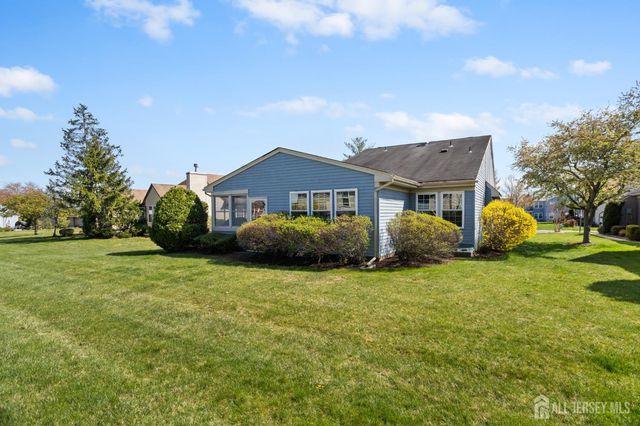 14 Dorchester Drive, Monroe, NJ 08831