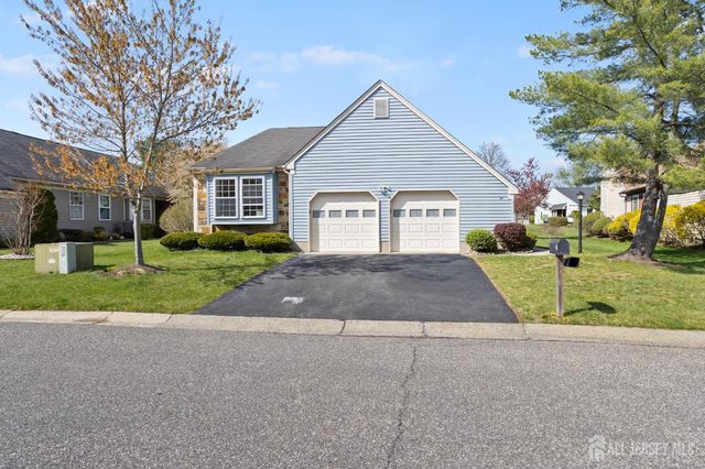 14 Dorchester Drive, Monroe, NJ 08831