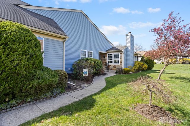14 Dorchester Drive, Monroe, NJ 08831
