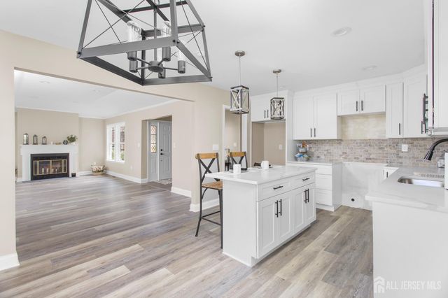 14 Dorchester Drive, Monroe, NJ 08831