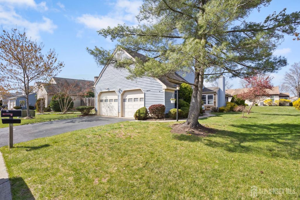 14 Dorchester Drive, Monroe, NJ 08831