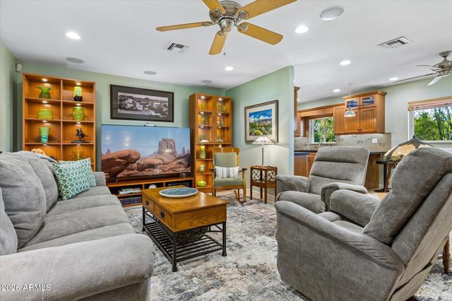 7050 N 8TH Avenue, Phoenix, AZ 85021