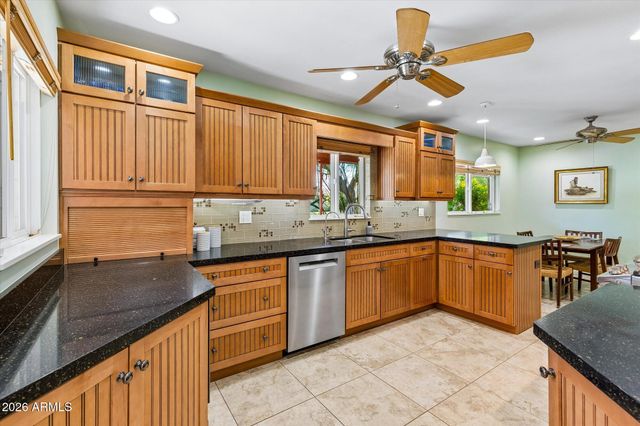 7050 N 8TH Avenue, Phoenix, AZ 85021