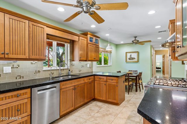 7050 N 8TH Avenue, Phoenix, AZ 85021