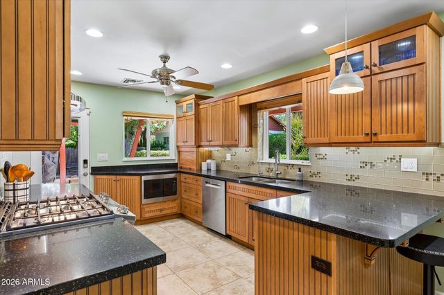 7050 N 8TH Avenue, Phoenix, AZ 85021