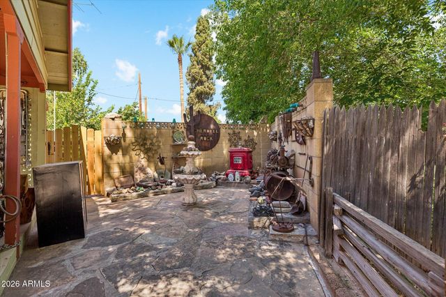7050 N 8TH Avenue, Phoenix, AZ 85021