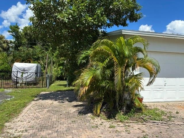 913 Entrada DR N, Fort Myers, FL 33919