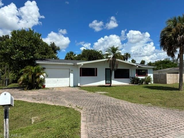 913 Entrada DR N, Fort Myers, FL 33919
