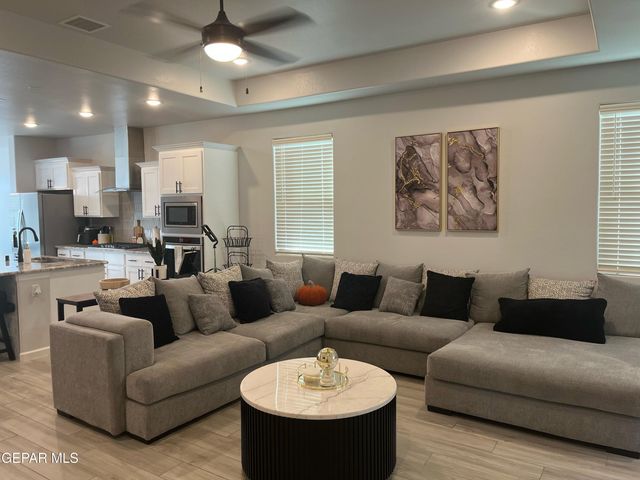 429 SOLEIL Road, Socorro, TX 79927