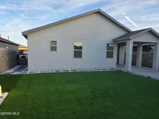 429 SOLEIL Road, Socorro, TX 79927