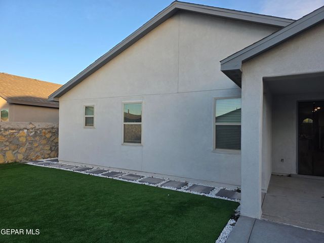 429 SOLEIL Road, Socorro, TX 79927