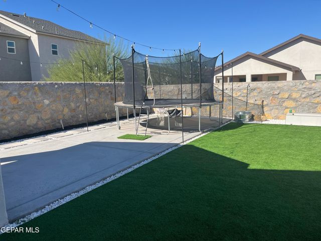 429 SOLEIL Road, Socorro, TX 79927