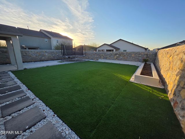 429 SOLEIL Road, Socorro, TX 79927