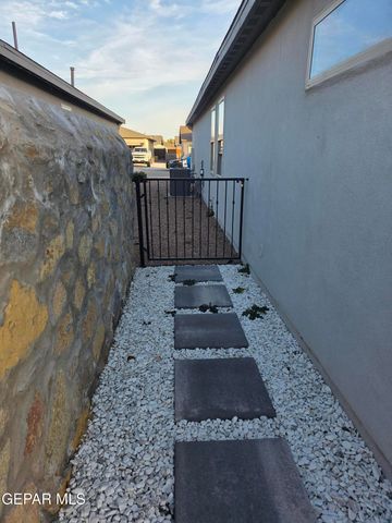 429 SOLEIL Road, Socorro, TX 79927